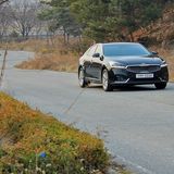 Die Front erinnert stark an die des Volvo S90.