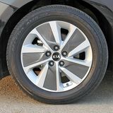 Dieser Kia K7 rollt auf 17 Zöllern.