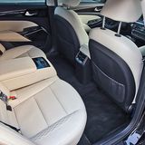 Die Gäste im Fond haben massig Platz.