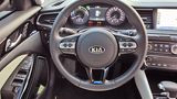 Das Cockpit des Kia K7.