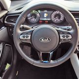 Das Cockpit des Kia K7.