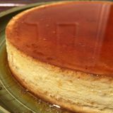 Quesillo aus Venezuela  Auf Spanisch nennt sich dieser Kuchen "Kleiner Käse" und ist vor allem in Lateinamerika beliebt. Der Kuchen wird mit Eiern, Kondensmilch und Zucker zubereitet und ähnelt Flan.