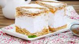 Mille-Feuille aus Frankreich  Tausend Schichten soll dieses französische Dessert haben. Es handelt sich dabei um eine Cremeschnitte aus Blätterteig.