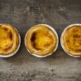 Pasteis de Nata aus Portugal  Diese Blätterteigtörtchen mit Pudding sind auch hierzulande beliebt.
