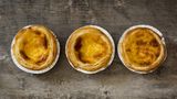 Pasteis de Nata aus Portugal  Diese Blätterteigtörtchen mit Pudding sind auch hierzulande beliebt.