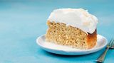 Tres Leches aus Mexiko  Tres leches ist eine traditionelle Süßspeise aus Mexiko. Der Kuchen ist ein mit drei verschiedenen Milchsorten getränkter Biskuitkuchen.