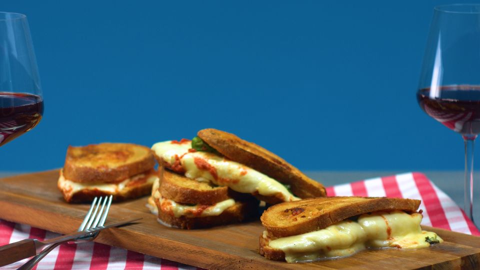 Gegrilltes Pizza-Sandwich