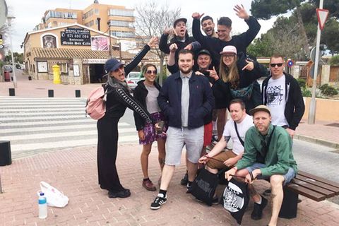 Joe mit seinen neuen Freunden auf Mallorca