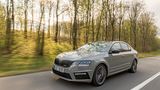 Der Skoda Octavia RS fliegt 15 Millimeter tiefer über den Asphalt, als die "Normalo"- Versionen