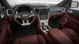 Das Cockpit ist fahrerorientiert