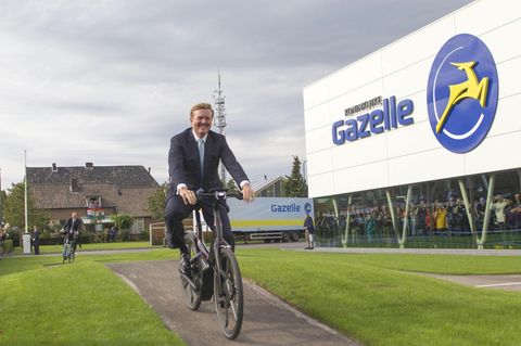Willem-Alexander, König der Niederlande, besucht die Eröffnung einer neuen Gazelle-Fabrik in Dieren, Holland.