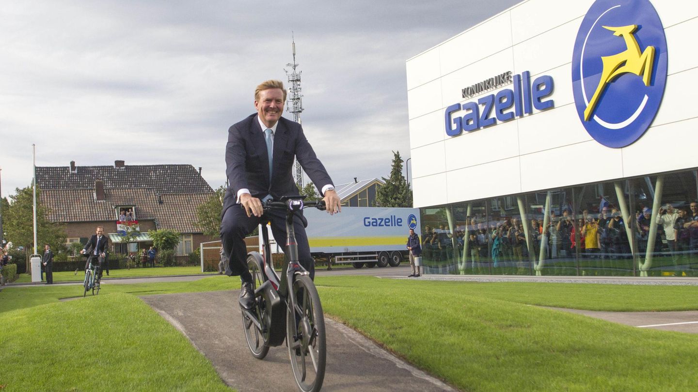 Willem-Alexander, König der Niederlande, besucht die Eröffnung einer neuen Gazelle-Fabrik in Dieren, Holland.