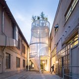 Der transparente Bezug verhindert jede Privatsphäre.