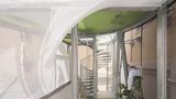 Die Geschosse sind durch eine Wendeltreppe miteinander verbunden.