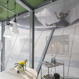 Das Wohnzelt bietet fast 100 Quadratmeter Wohnfläche.