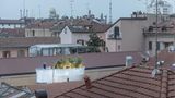 Die Dachterrasse eröffnet den Blick über die Dächer des Viertels.