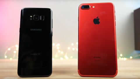 Links das Galaxy S8, rechts das iPhone 7 Plus.