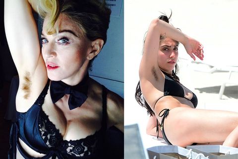 Ein Bild von Madonna und ihrer Tochter, das beide mit unrasierten Achseln zeigt.