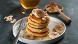 Pfannkuchen sind lecker, süß und gesund? Ja. Mit dieser Variante aus Bananen. Hier geht's zum Rezept!