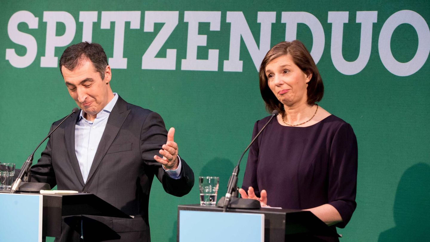 Zu sehen sind die beiden Spitzenkandidaten bei ihrer Verkündung.