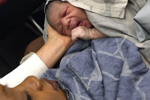 Baby Kadiju kam am 7. April 2017 an Bord eines Flugzeug der Turkish Airlines zur Welt. Mama Diaby Nafi wurde von den Stewardessen unterstützt.