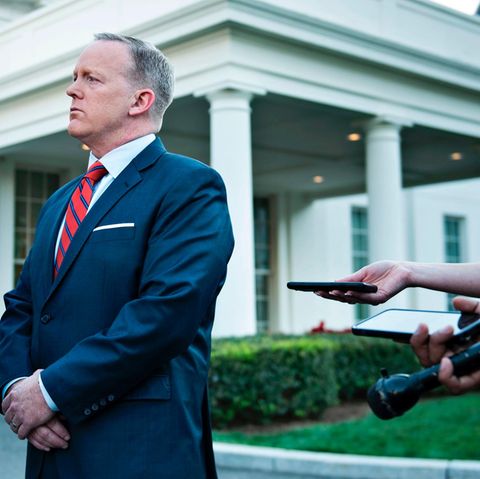 Sean Spicer, entschuldigt sich für seinen Assad-Hitler-Vergleich