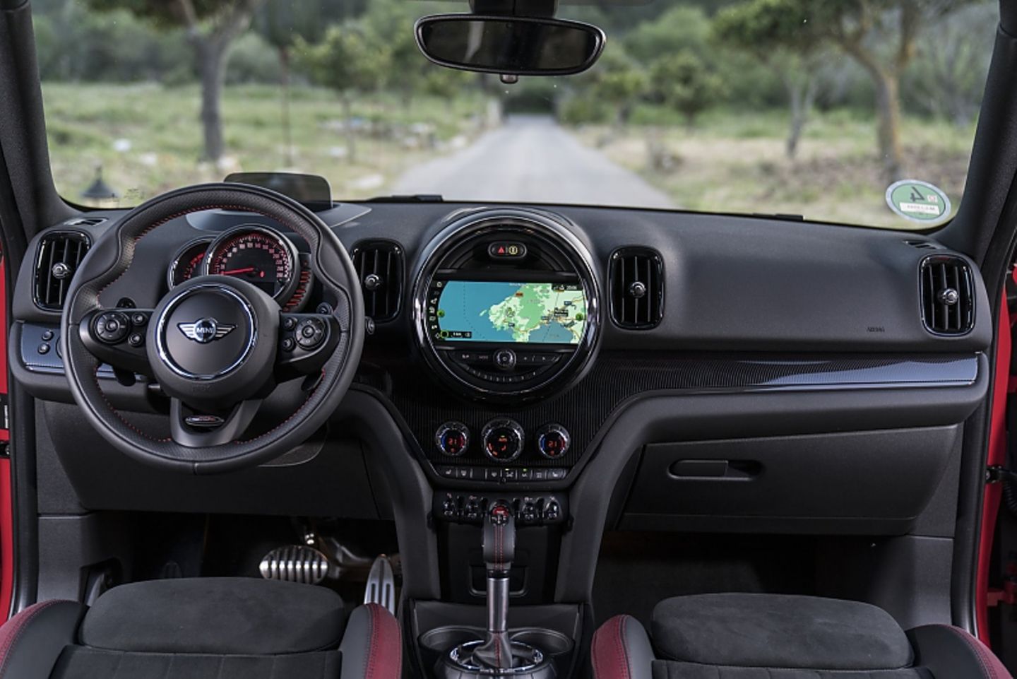 Das Cockpit des Mini John Cooper Works Countryman