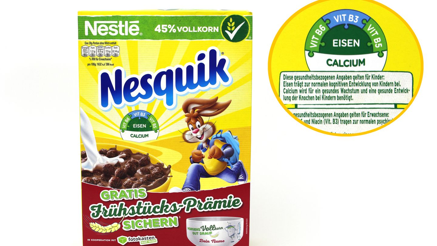 Nestlé wolle "mit großen Hinweisen auf den Gehalt von Vollkorngetreide, Vitaminen und Mineralstoffen“ den Frühstücksflocken "einen gesunden Anstrich verpassen". Dabei enthalte das Frühstück vor allem eins: jede Menge Zucker. So der Vorwurf von "Foodwatch"