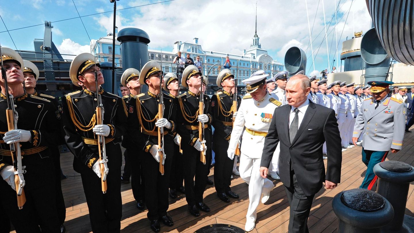 Putin Truppenbesuch Aurora