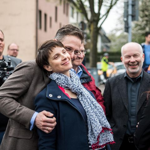 Frauke Patry und Ehemann Marcus Pretzell bei einer Wahlkampfveranstaltung in Essen: Die Zeichen in der AfD stehen auf Krach.