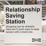 Die "Relationship Saving Station" in einer kalifornischen Filiale von Ikea: "Fünf Wege, die Spannungen mit dem Liebsten zu lindern"