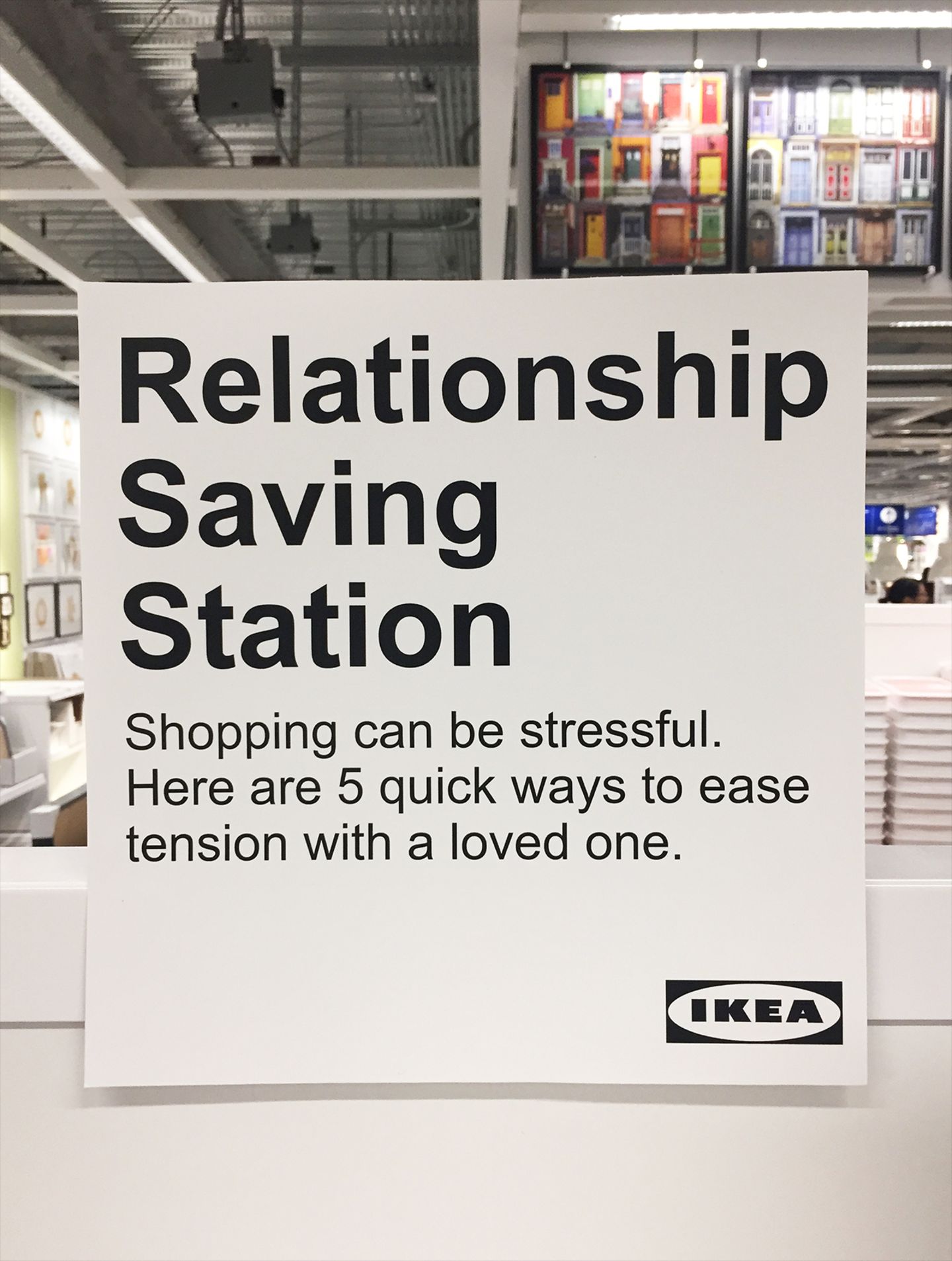 Die "Relationship Saving Station" in einer kalifornischen Filiale von Ikea: "Fünf Wege, die Spannungen mit dem Liebsten zu lindern"