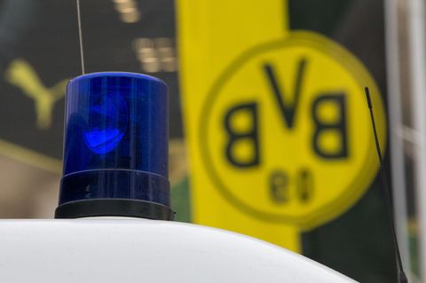 Blaulicht und BVB-Logo: Ermittlungen zum Anschlag auf den Team-Bus gehen weiter