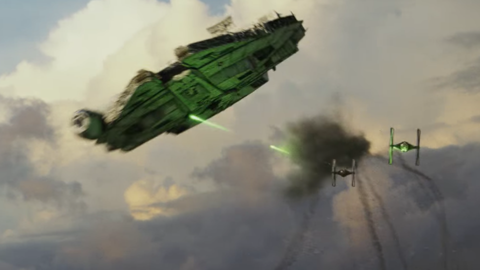 In Star Wars 8: Die letzten Jedi ist ein Millenium Falcon im Kampf zu sehen. Grüne Laserstrahlen treffen ihn an der Unterseite