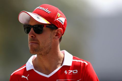 Sebastian Vettel mit Sonnenbrille in Bahrain - Er hat Ärger mit den Fahrerkollegin