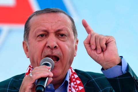 Recep Tayyip Erdogan spricht engagiert - Referendum wird Lektion für Deutschland