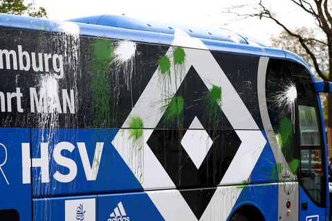 Bei der Einfahrt ins Stadion wurde der Bus beworfen