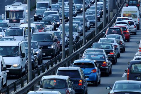 Hannover: Eine feierwütige Hochzeitsgesellschaft hat auf der Autobahn 2 einen Stau verursacht