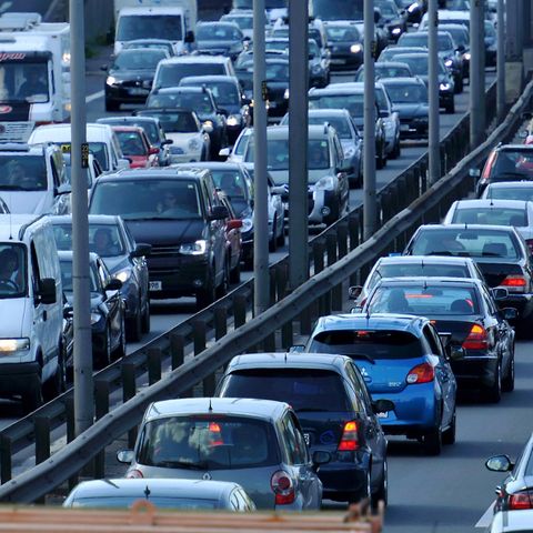 Hannover: Eine feierwütige Hochzeitsgesellschaft hat auf der Autobahn 2 einen Stau verursacht
