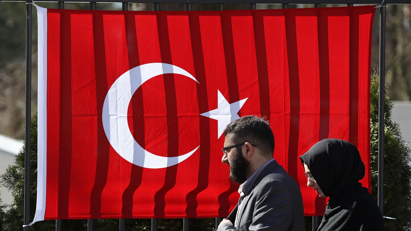 Zwei Deutsch-Türken gehen in Berlin zur Wahl