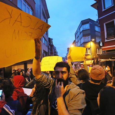 Nach dem umstrittenen Referendum in der Türkei ist es in Istanbul zu Protesten gegen Staatschef Erdogan gekommen