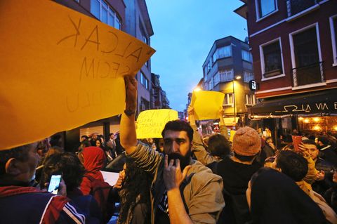 Nach dem umstrittenen Referendum in der Türkei ist es in Istanbul zu Protesten gegen Staatschef Erdogan gekommen