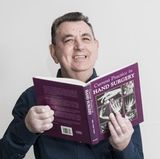 King jedoch hat sichtlich Freude an seinen neuen Händen. "Sie sind meine Jungs, das sind sie wirklich", wird der Brite von der Zeitung "The Guardian" zitiert. "Ich kann eine Faust machen oder einen Stift halten. Ich kann mehr oder weniger auch die Dinge machen, die ich auch mit meinen echten Händen machen konnte."