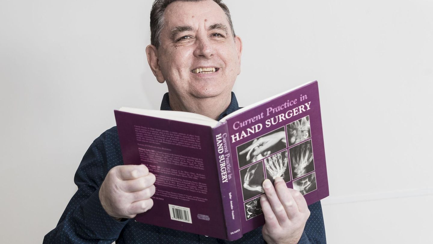 King jedoch hat sichtlich Freude an seinen neuen Händen. "Sie sind meine Jungs, das sind sie wirklich", wird der Brite von der Zeitung "The Guardian" zitiert. "Ich kann eine Faust machen oder einen Stift halten. Ich kann mehr oder weniger auch die Dinge machen, die ich auch mit meinen echten Händen machen konnte."