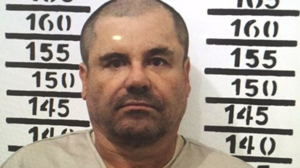 Drogenboss El Chapo, fotografiert mit einer Gefängnistafel, auf der seine Insassennummer notiert ist