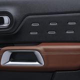 Der Innenraum hat ebenfalls ein extrovertiertes Design