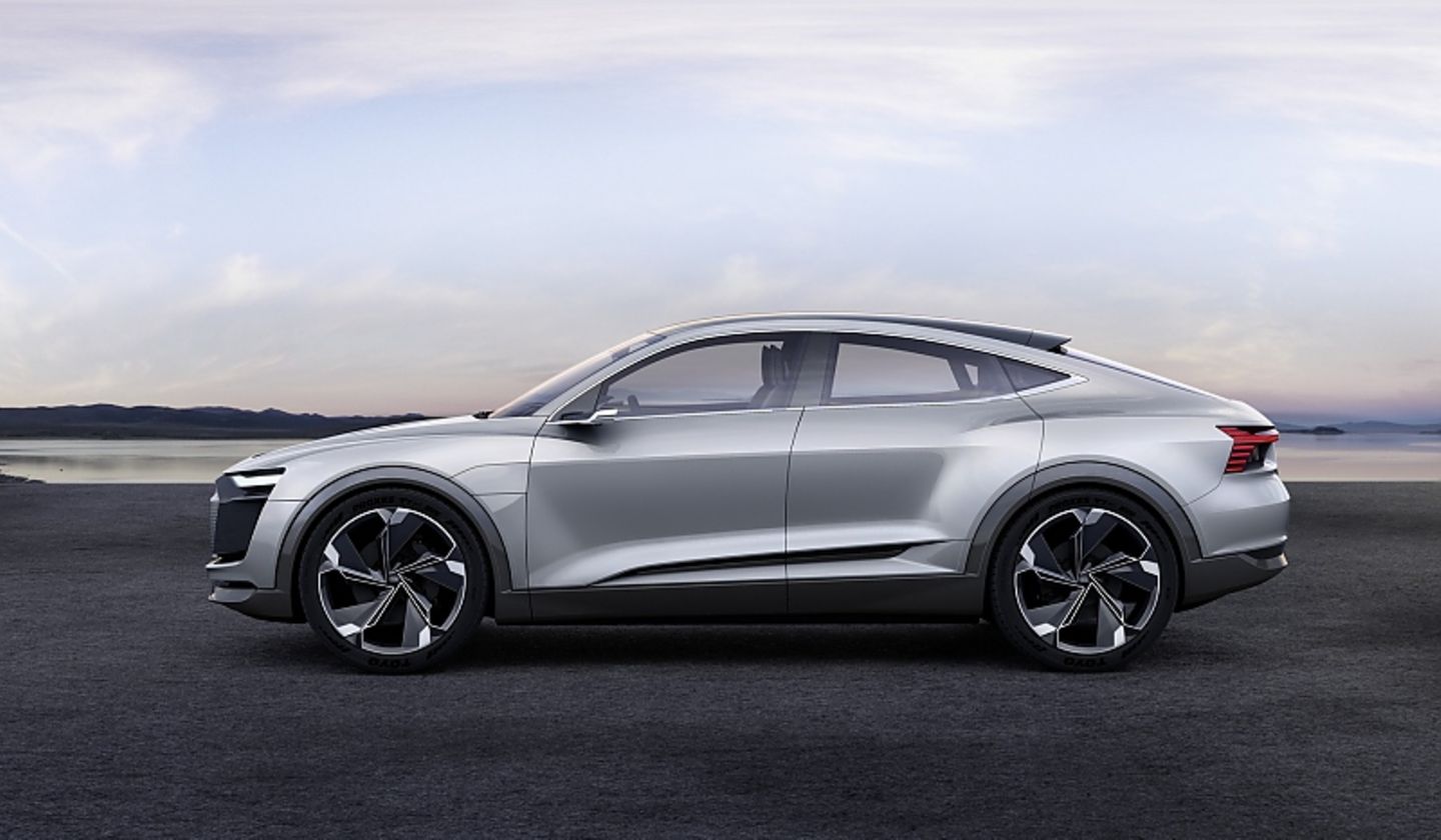 Das Audi e-tron Sportback Concept ist 4,90 Meter lang