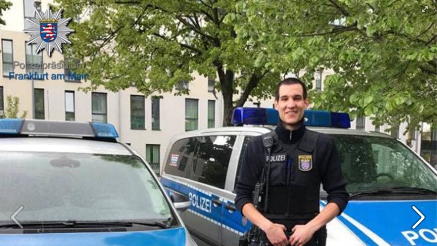 Ramon Calderon vor Polizeiwagen