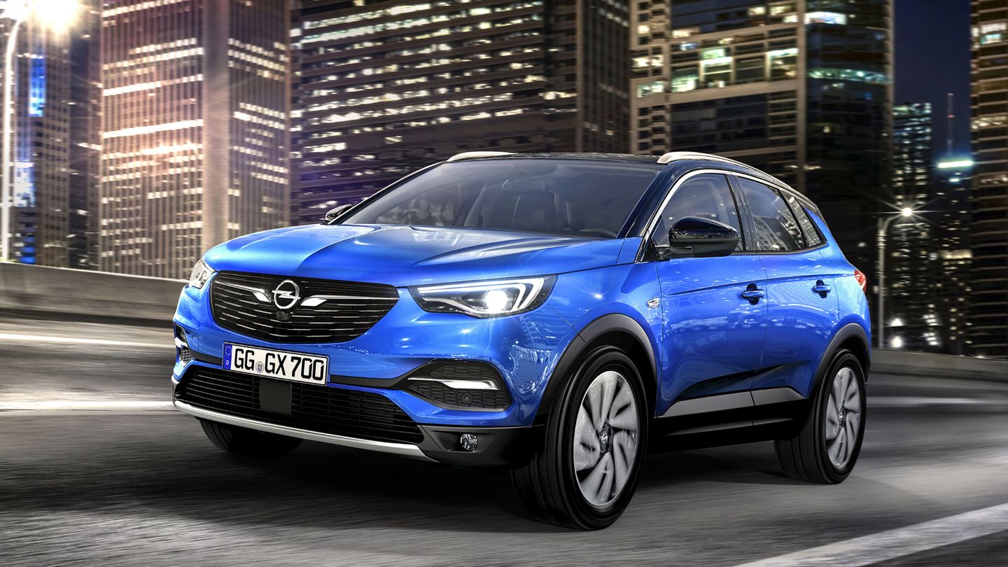  Liebling ich habe den Mokka gepimpt: Der Grandland X ist seinem kompakten Markenbruder in der Frontansicht fast wie aus dem Gesicht geschnitten. 