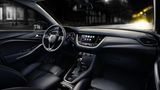 Wirkt vertraut: Die Innenraumgestaltung orientiert sich an Astra und Insignia: aufgeräumt, schwungvoll, hochwertig. 
